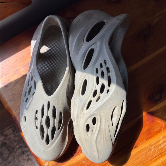 Adidas foam runner color is stone sage - Picture 3 of 8